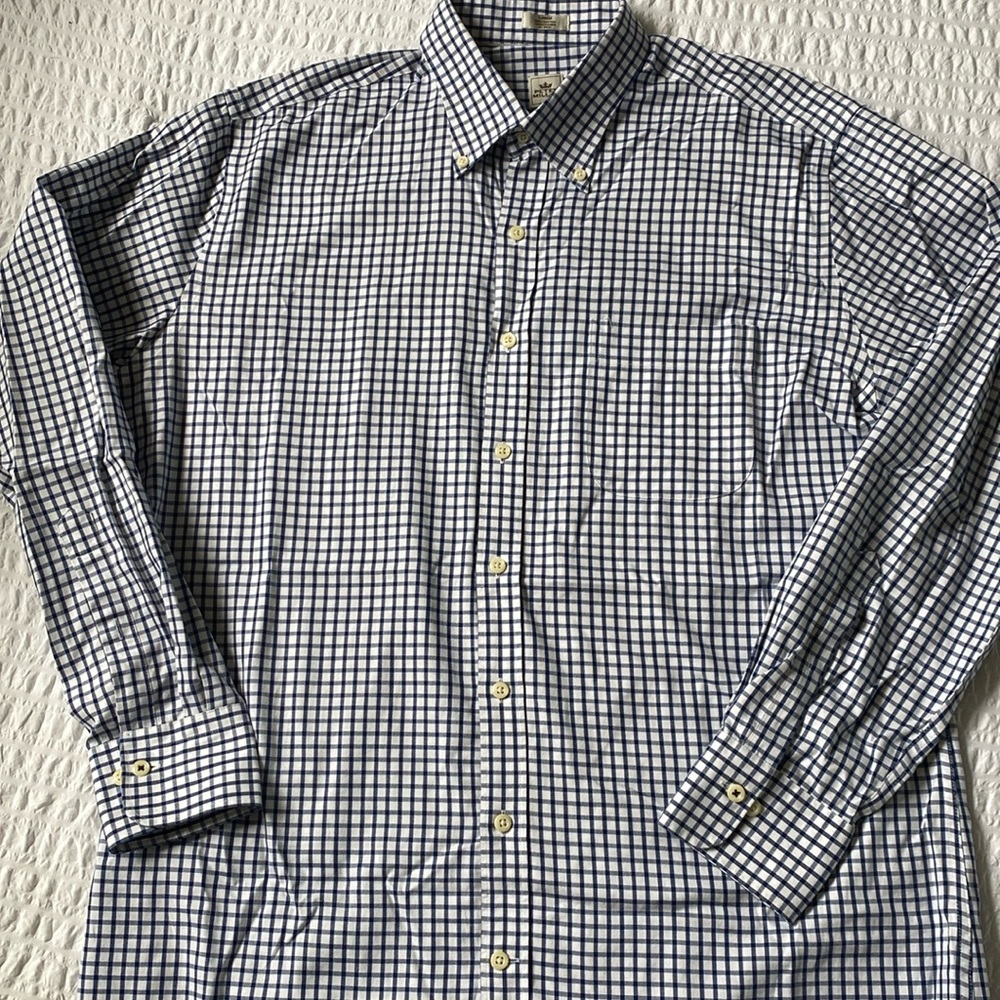 Peter Millar button down. Size large/ white/ navy